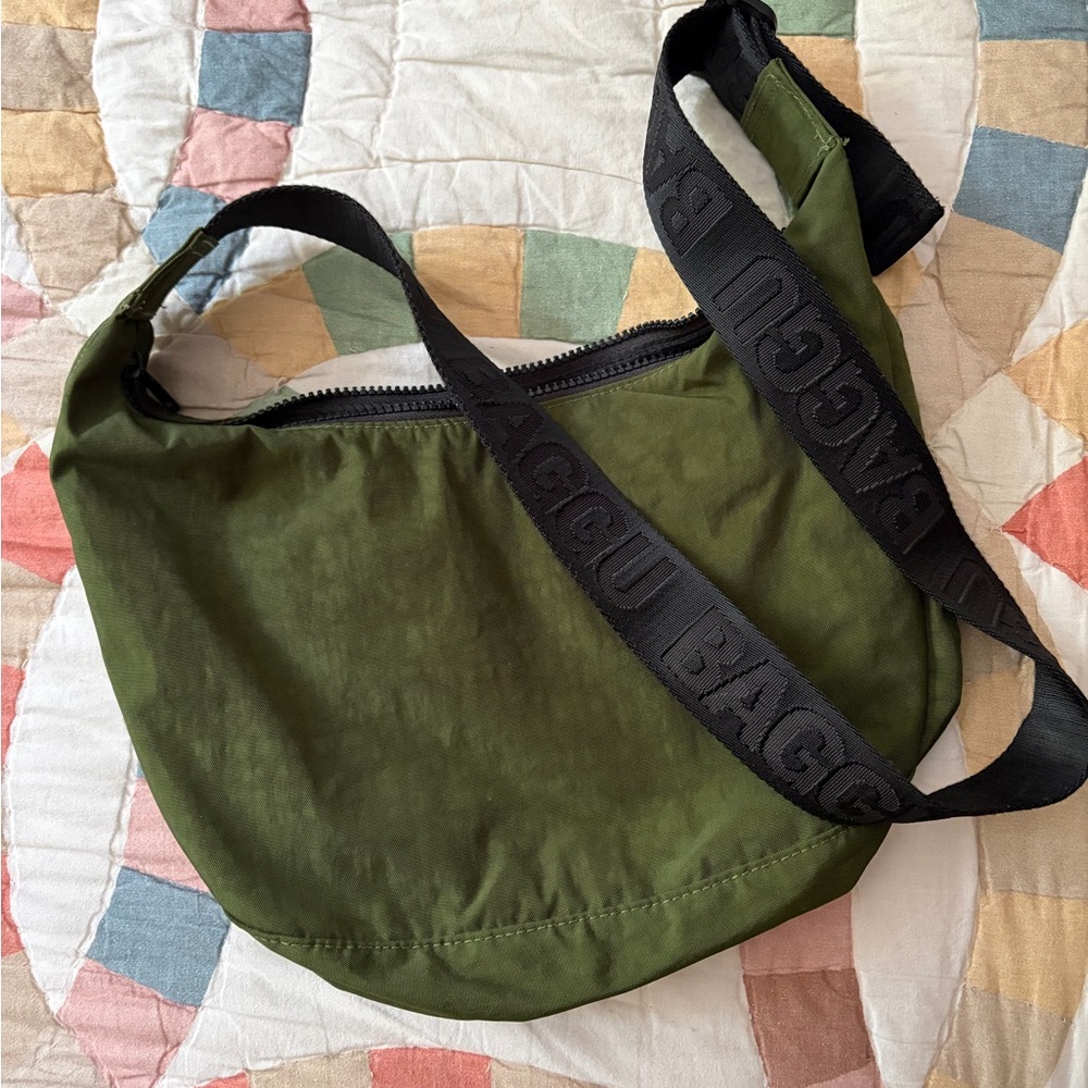 BAGGU Medium Nylon Crescent Bag - Bay Laurel